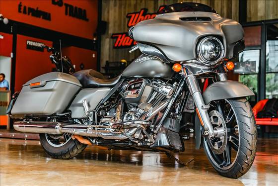 HARLEY-DAVIDSON STREET GLIDE 